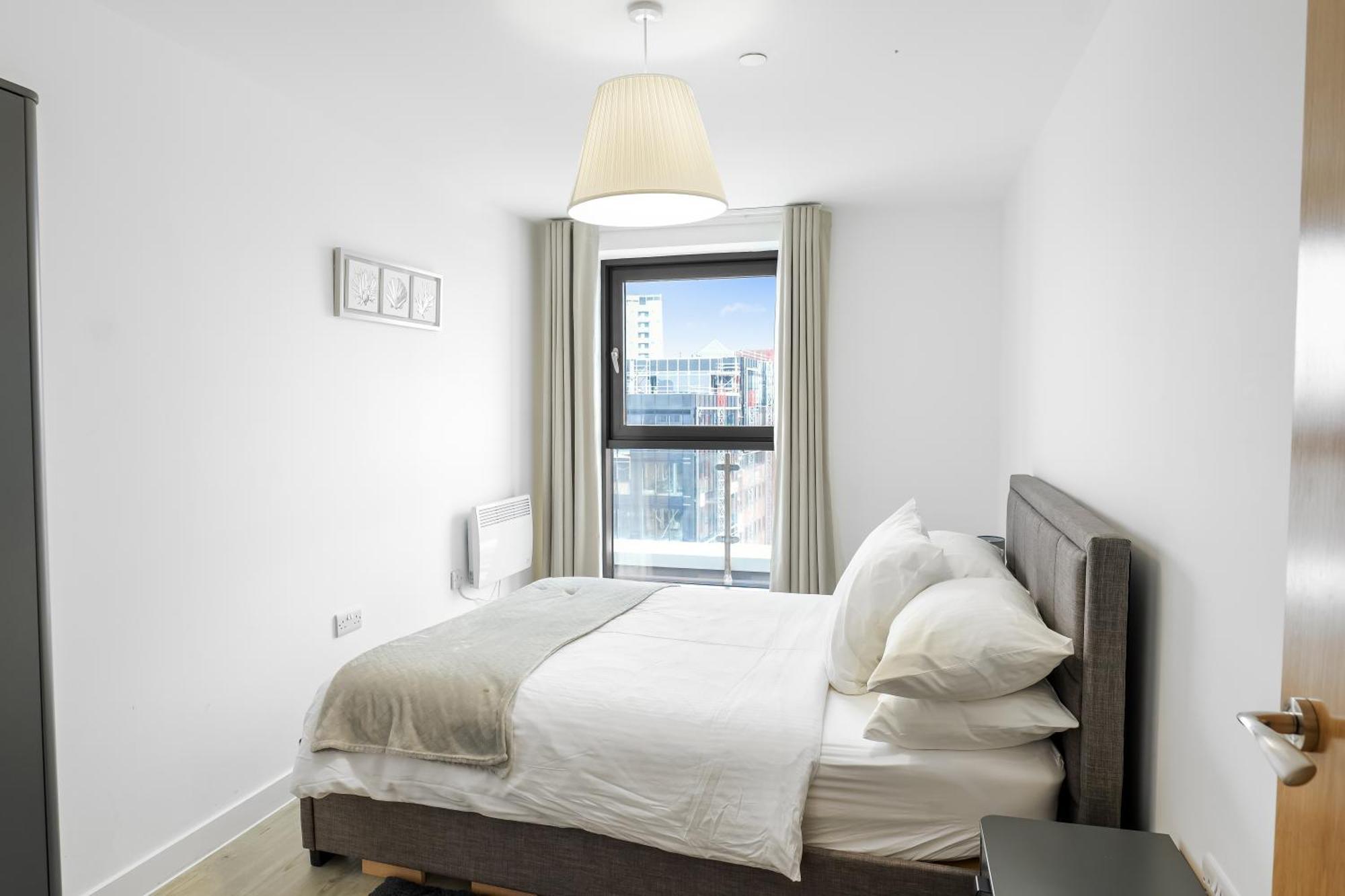 High Rise 2 Bedroom & 2 Bath Apartment With Parking, Balcony & Amazing View Manchester Esterno foto