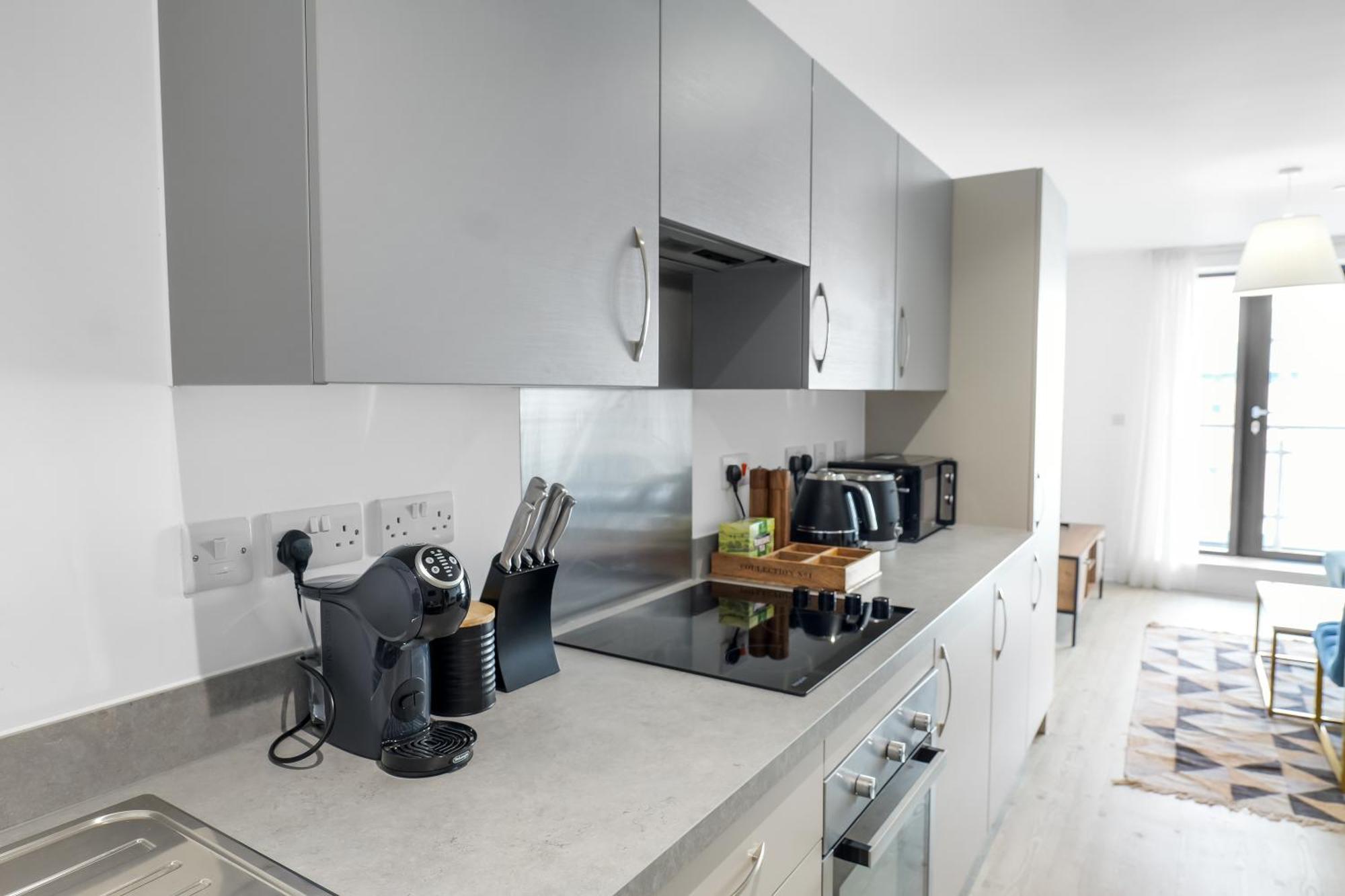 High Rise 2 Bedroom & 2 Bath Apartment With Parking, Balcony & Amazing View Manchester Esterno foto